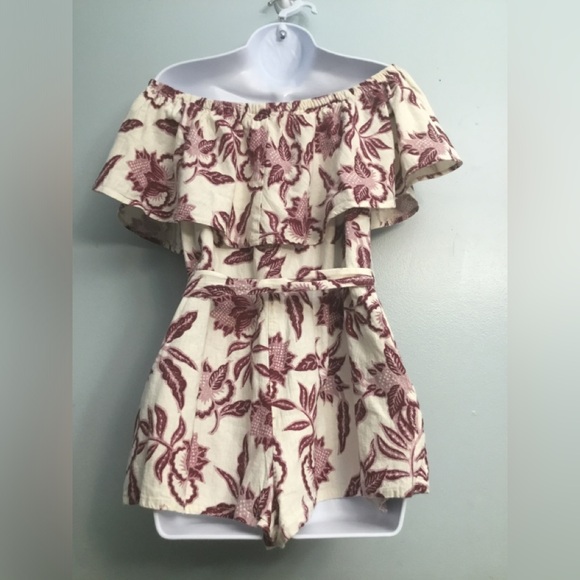 ASTR The Label Off-Shoulder Floral Romper - Picture 5 of 16